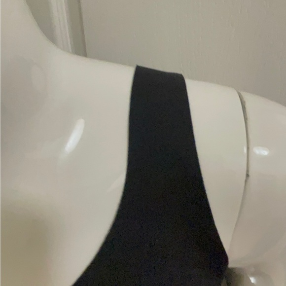 Lululemon black soft bra you never used - Picture 5 of 8